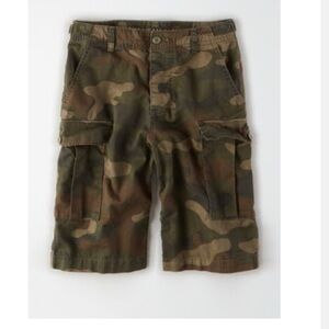 American Eagle camo cargo short jort